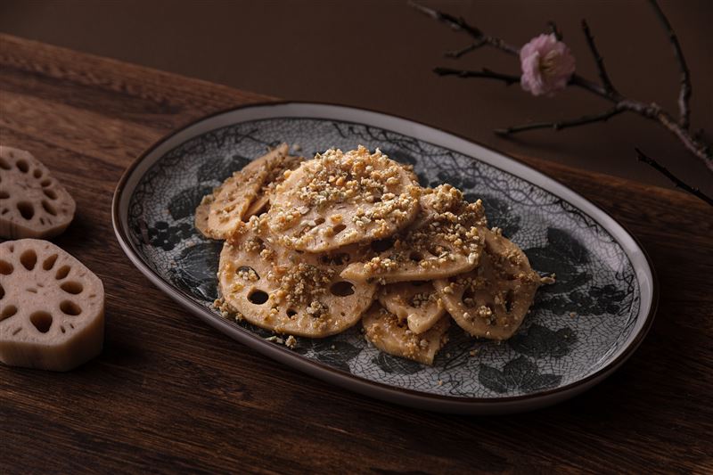 五味子醬核果拌藕片(圖／漢來集團提供）