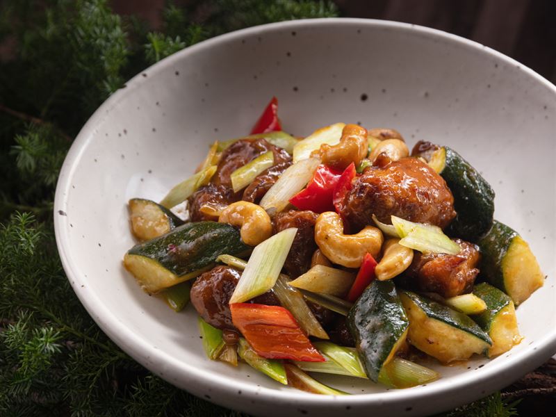 覆盆子糖醋猴頭菇。(圖／漢來集團提供）