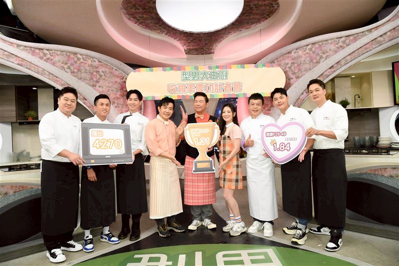 曾國城(中)主持《型男》20周年。（圖／三立提供）