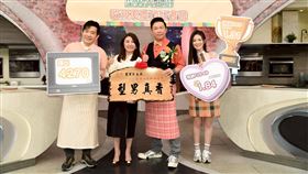 吳秉承（左起）、三立總經理高明慧、曾國城、卓文萱合照。(圖／三立提供）