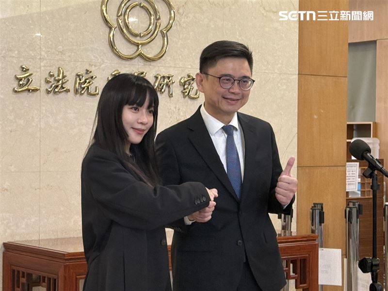 黃捷登記參選高雄市黨部主委後，首站即拜訪民進黨高雄市長參選人賴瑞隆（圖／記者劉秀敏攝影）