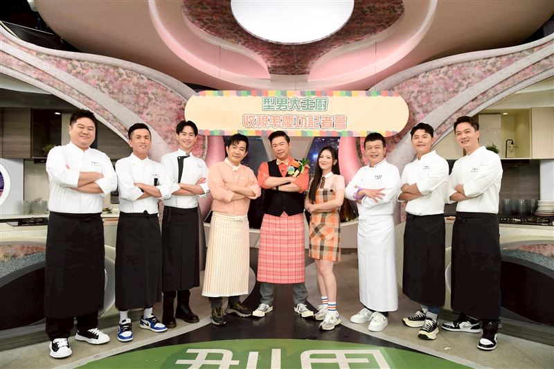 曾國城(中)主持《型男》20周年。（圖／三立提供）