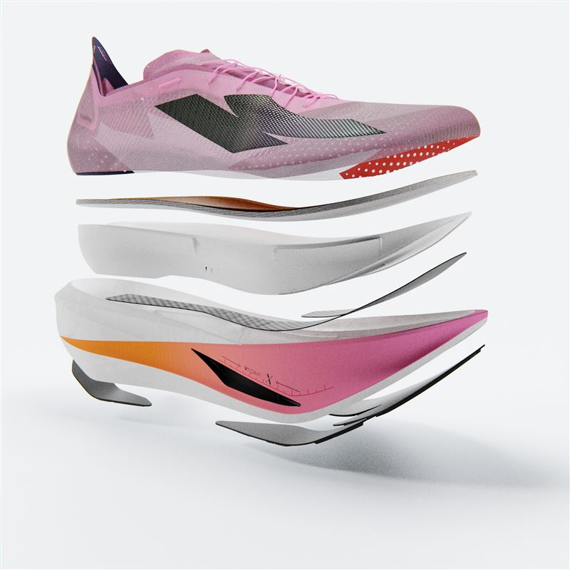 KIPSTORM LAB結合碳板推進與高回彈設計。（圖／品牌業者提供）