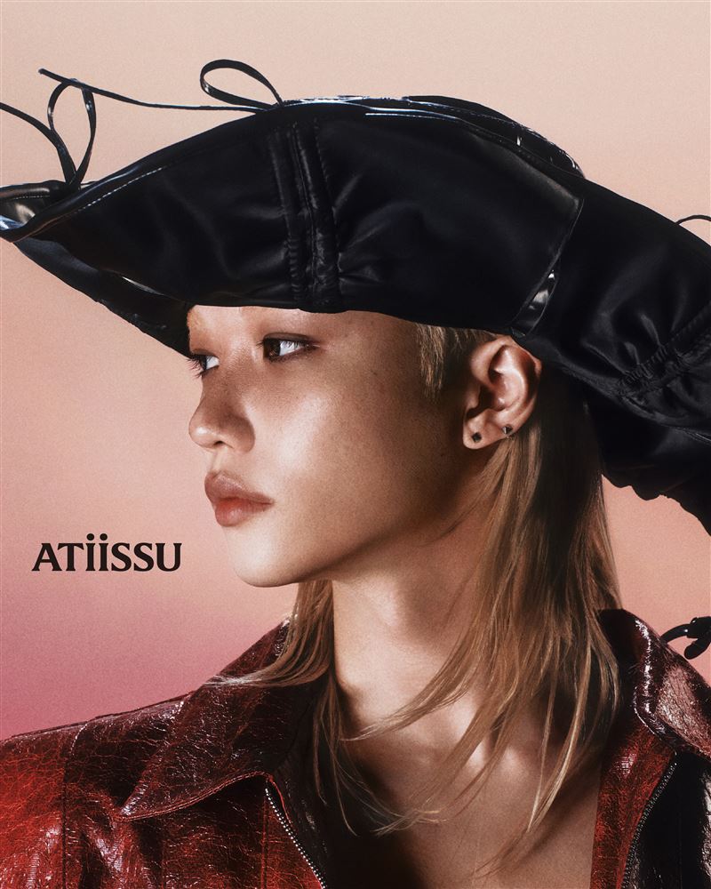 Stray Kids成員Felix演繹ATiiSSU沙漠牛仔系列帽飾。（圖／品牌業者提供）