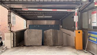 地主不滿使用者未付費　搬水泥塊封路惹議