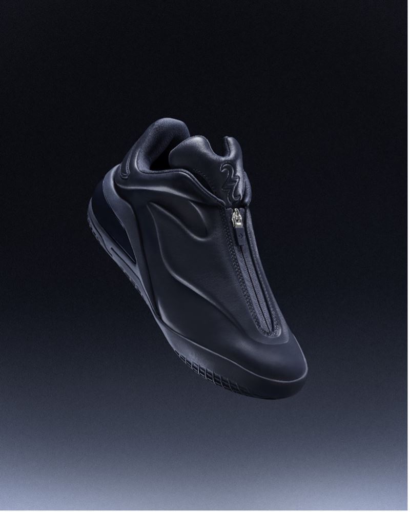 CONVERSE推出SHAI 001 PREMIUM，並以INK墨藍色作為首發配色。（圖／品牌業者提供）