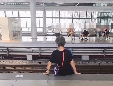 台中車站發生跳軌案件，一名老婦人為了撿百鈔跳下軌道。（圖／yh.sky_0326授權提供）