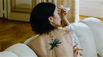 大咖女星美背驚見「巨型刺青」網全看傻