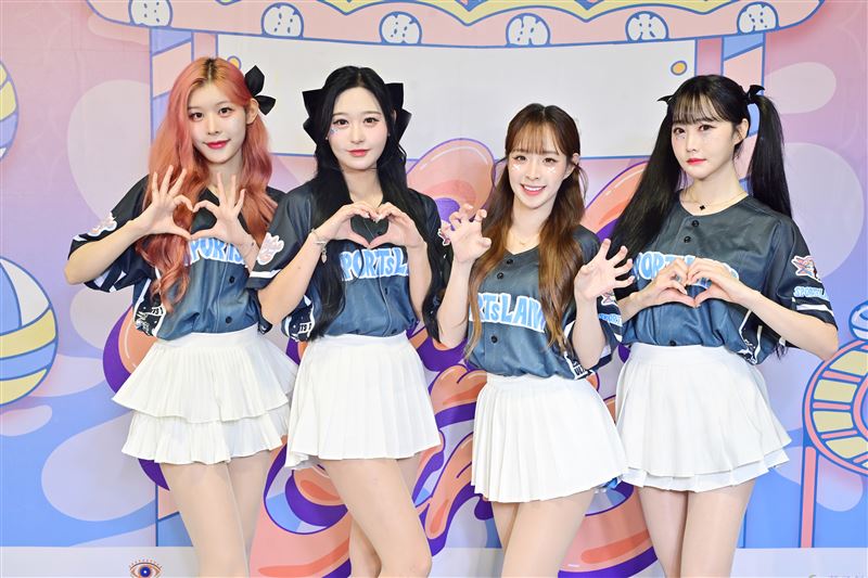 申惠齡（左起）、劉世理、趙多彬、鄭嘉睿接受訪問。（圖／ofiii 歐飛提供）