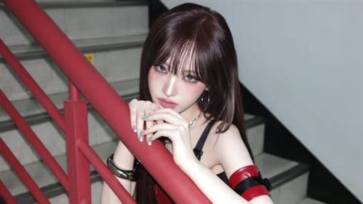 IVE Liz遭疑私吞贊助品　網酸：買不起？