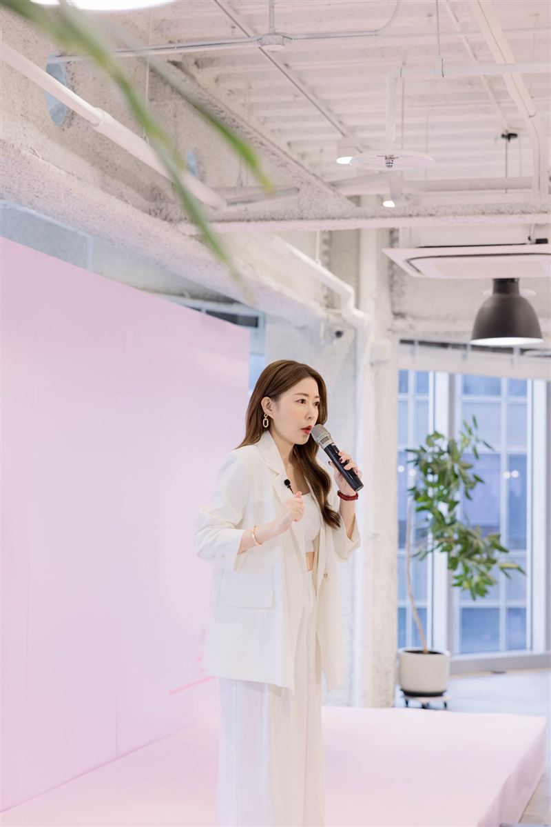 周品均直接點出關鍵盲點：「其實是你一直不去用，才會被取代啊！」。（圖／翻攝自周品均FB）