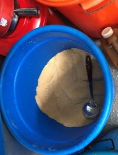 勺子與食材混放（圖／台北市衛生局提供）