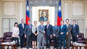 立法院長韓國瑜接見華府智庫「戰略暨國際研究中心」（CSIS）訪團一行5人。（圖／立法院提供） 
