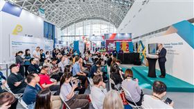 2026年「台灣國際扣件展」今於高雄盛大開展，匯聚11國317家廠商，展出高值、低碳及智慧化成果。展會以永續扣件為軸，呈現完整生態系，並舉辦論壇剖析歐美新法規商機，展期至4/24。（圖／外貿協會提供） 