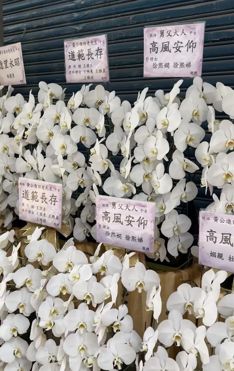 雅維茉芮父親逝世，不捨在社群媒體發文追悼。（圖／翻攝自雅維茉芮IG）