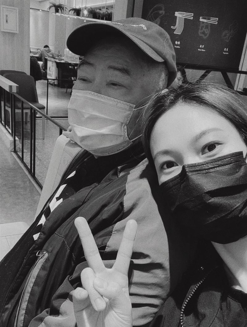 雅維茉芮父親逝世，不捨在社群媒體發文追悼。（圖／翻攝自雅維茉芮IG）