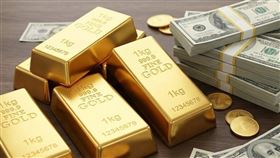 出境攜帶總值超2萬美元黃金，包含金飾，未事先申報將被扣。此門檻每人個別計算，且需提前向國貿署辦理許可。臨時補辦來不及，出發前務必確認目的地國家規定。詳情可上高雄關官網查詢。（AI製圖）