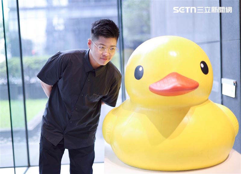 星光二班歌手泰勒（原藝名戴安娜）接受專訪分享自己人生的轉變故事。（圖／記者鄭孟晃攝影）