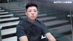 星光二班歌手泰勒（原藝名戴安娜）接受專訪分享自己人生的轉變故事。（圖／記者鄭孟晃攝影）