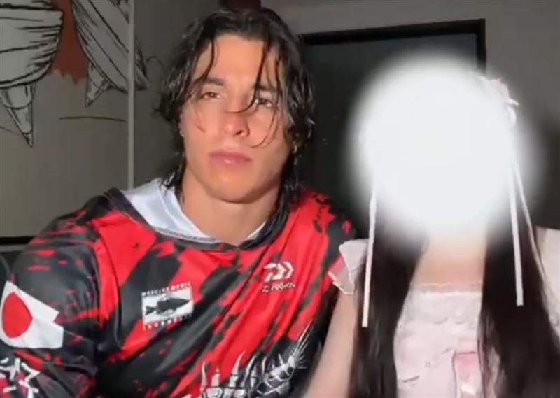 冰凌紫萱分享的影片中，把自己的臉用色塊遮住。（圖／翻攝自冰凌紫萱抖音）