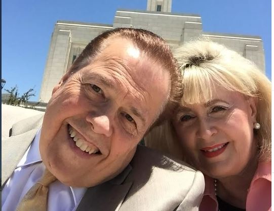 艾倫奧斯蒙20日晚上在妻子Suzanne和8名兒子陪伴下安詳離世，享壽76歲。（圖／翻攝自IG）