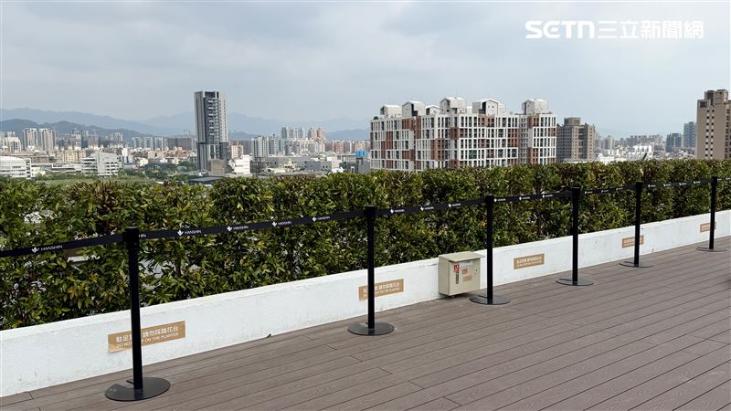 台中漢神洲際購物廣場頂樓增設圍欄。(圖／記者賴俊佑攝影）