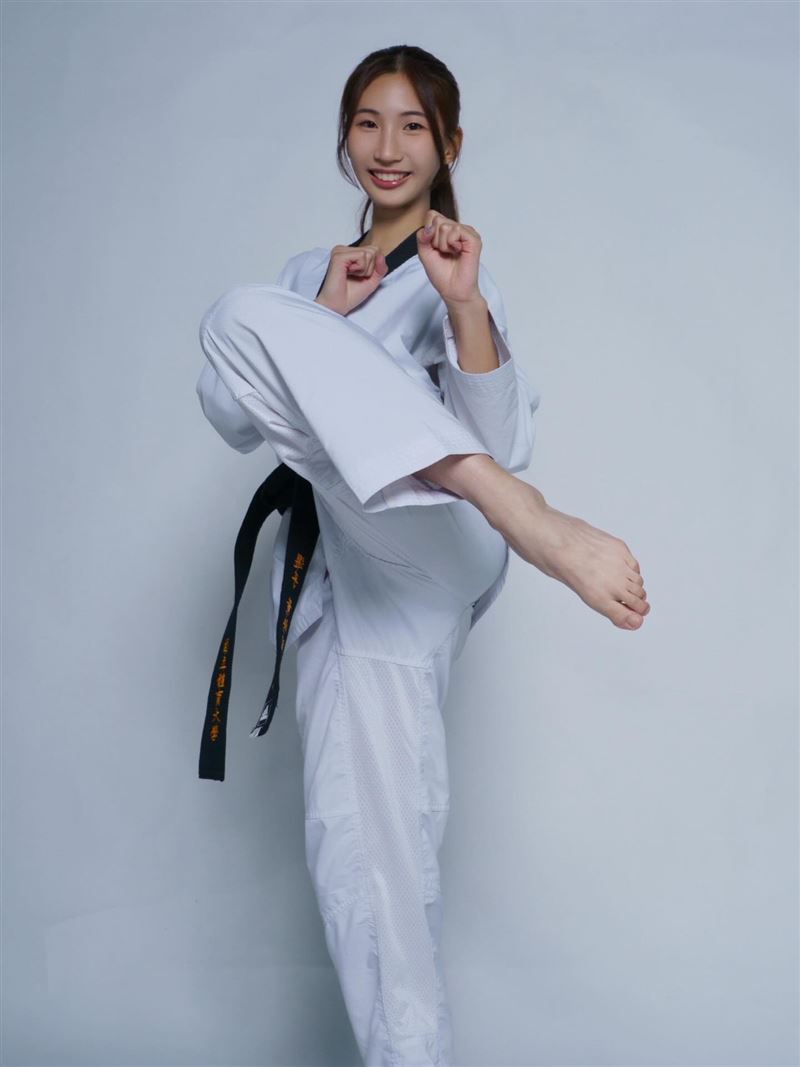 國立體育大學跆拳道選手黃映瑄，形象照遭網友猥褻留言，當事人已委任律師要求留言者道歉。（圖／翻攝自國立體育大學臉書）