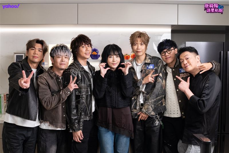 八三夭到唐綺陽（中）節目作客。（圖／《Yahoo唐綺陽談星私廚》提供）