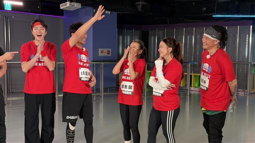 節目錄到一半出事　55歲侯昌明突重摔在地