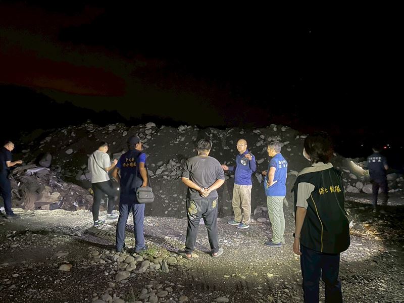 9萬噸營建廢棄物，偷倒國有地，含戴奧辛，回復須10億元，獵地集團，非法廢棄物(圖／台中地檢署提供)