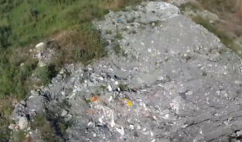 高美濕地河川區、濁水溪流域等重要水域，慘被堆滿營建廢棄物。(圖／台中地檢署提供)