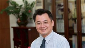 高雄大學政治法律學系教授廖義銘，分析公平交易委員會審核問題。(圖/作者提供)