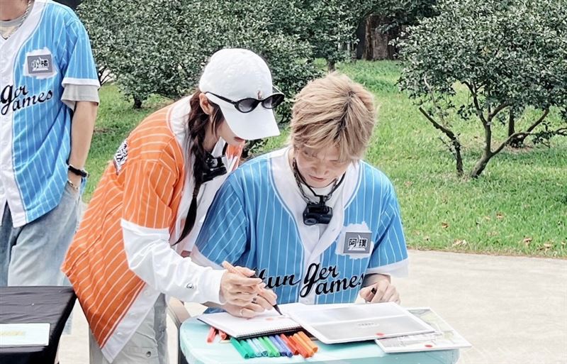 蔡黃汝、阿璞認愛交往10年後罕見同框。（圖／翻攝自IG @hunger.games.ctvshow）