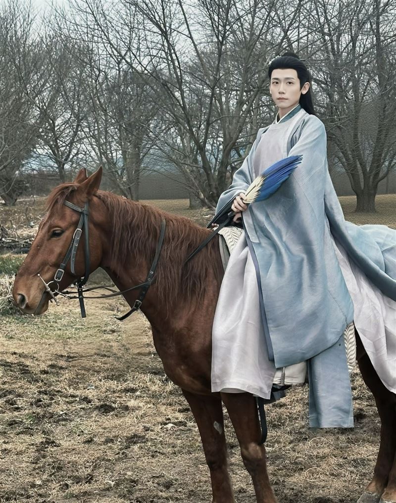 李卿演出《逐玉》走紅。（圖／翻攝自微博）