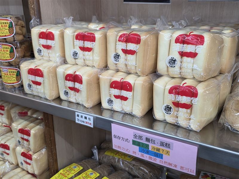 蘋果麵包為劉麵包店首創，台裔太空人林琪兒半開玩笑稱，自己肯定是因為童年時吃了這款麵包，才能頭好壯壯，長大成為太空人。（圖／記者李宜樺攝影）