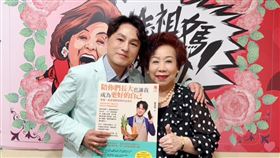狄志為（左）與黃越綏認識20年。（圖／翻攝自臉書）