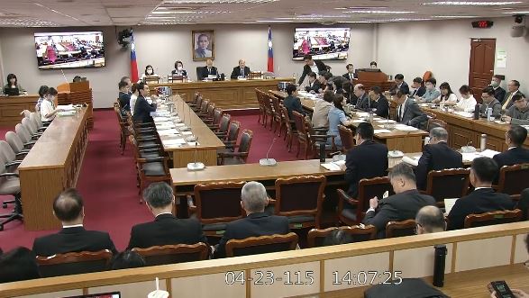 23日軍購條例朝野協商，其中關鍵條文如採購項目、匡列金額等仍無共識。韓國瑜表示，27日下午將再度召集朝野協商。（圖／翻攝畫面）