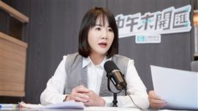 謝衣鳯接受主持人黃光芹節目《中午來開匯》專訪。（圖／中午來開匯提供） 