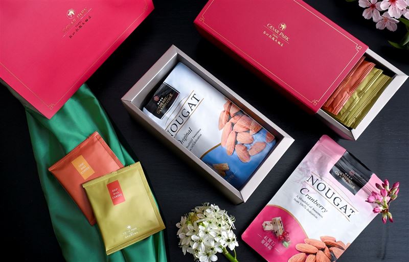 台北凱撒三樓王朝中餐廳推出母親節限定優惠，包廂訂席滿額即贈價值1,280元的精緻伴手禮，內含精選濾掛咖啡與牛軋糖。（圖／飯店旅宿業者提供）