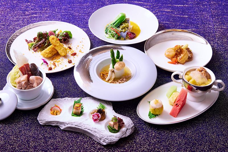 凱華樓中華料理母親節於5月2日至5月3日、5月9日至5月10日期間以宮廷延壽燉花膠、黃袍北京烤鴨與蒜香蒸明蝦等代表性菜式的「磐龍筵席感恩宴」。（圖／飯店旅宿業者提供）