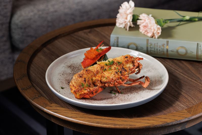 鉑麗安全日餐廳5月份以「東南亞美食」為主題菜色，餐廳並於5月9日至5月10日母親節週末午、晚餐時段加碼推出「一品龍蝦料理」，餐價訂為成人每位1,980元。（圖／飯店旅宿業者提供）