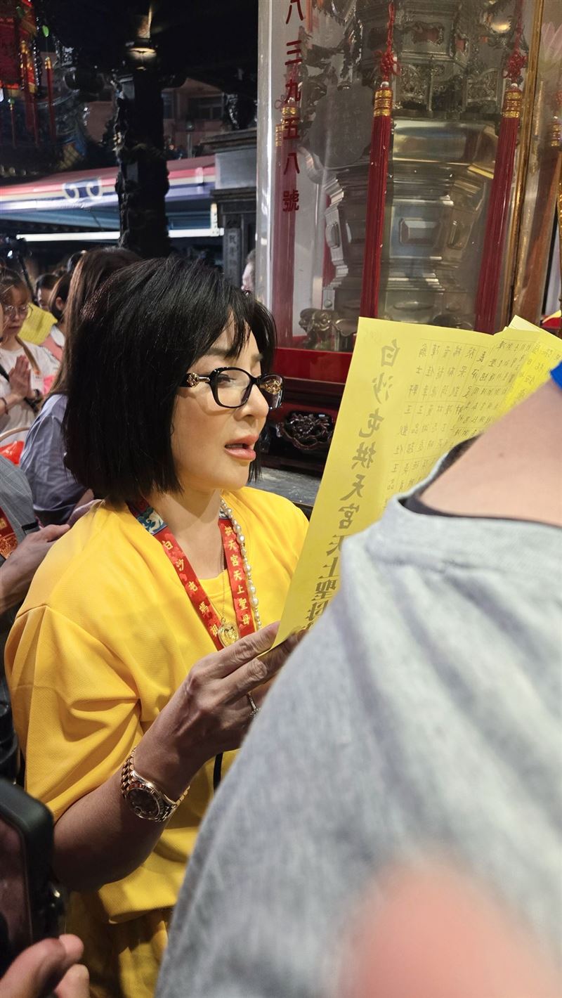 王彩樺跟著白沙屯媽祖進香，來到北港朝天宮受邀唸疏文。（圖／王彩樺 提供）
