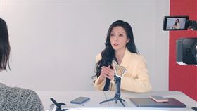 舞蹈老師KIMIKO近日分享親身經歷，從幫忙撿東西到被陌生人情緒攻擊，讓她直呼「荒謬」，也引發網友熱議。（圖／翻攝自KIMIKO FB）