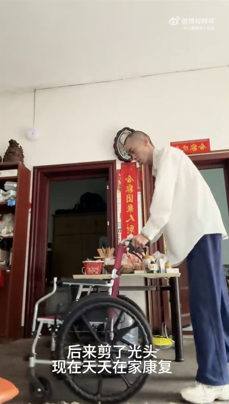 周墨暴瘦復健。（圖／翻攝自微博）