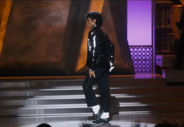 製片葛拉漢金已鬆口，續集將延伸至1990至2000年代，包含《Dangerous》等經典時期，甚至可能觸及1993年爭議事件與2005年審判。（圖／翻攝自Universal Pictures YT）