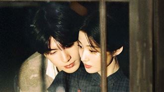 張凌赫背後環抱「小劉亦菲」超甜畫面曝光