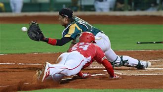 雄鷹捕手記錯壘位　洪總評給投手帶來麻煩