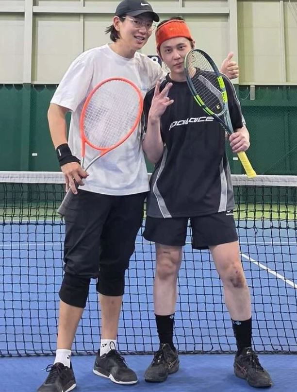 甩掉「骨感妹」封號！泫雅黃髮新造型展澎潤肉感　揪尪熱血運動近照曝光