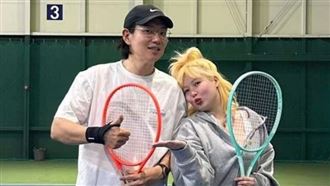 泫雅黃髮新造型展肉感美　揪尪熱血去運動