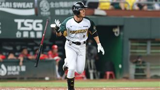 可惜！王柏融百轟差點出現　深遠飛球出局